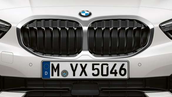 Mineral White 金屬外觀漆面 BMW 1 Series F40 Model Sport Line 的雙腎格柵 BMW 1 Series F40 雙腎格柵