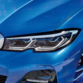 BMW 3 Series Sedan, BMW Laserlight Lateral close-up of the right front headlights with BMW laserlight.