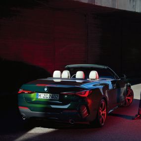 尾部四分之三之角度視圖帶尾燈 BMW 4 Series Convertible G23 2020 BMW 4 Series Convertible G23 2020 Sanremo Green 金屬外觀漆面尾部四分之三之角度視圖帶尾燈