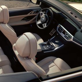 內飾 BMW 4 Series Convertible G23 BMW 4 Series Convertible G23 2020 Sanremo Green 金屬外觀漆面內飾車頂打開
