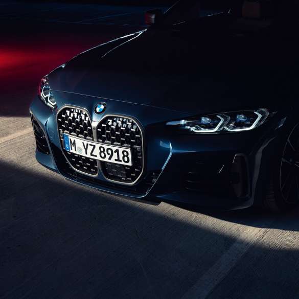 BMW 4 Series Coupé G22 2020,正面視角,雙腎格柵 BMW 4 Series Coupé G22 2020,Arctic Race 藍色金屬,正面特寫視角,雙腎格柵