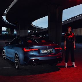 BMW 4 Series Coupé G22,尾部視角,尾燈 BMW 4 Series Coupé G22 2020,Arctic Race 藍色金屬,尾部視角,尾燈