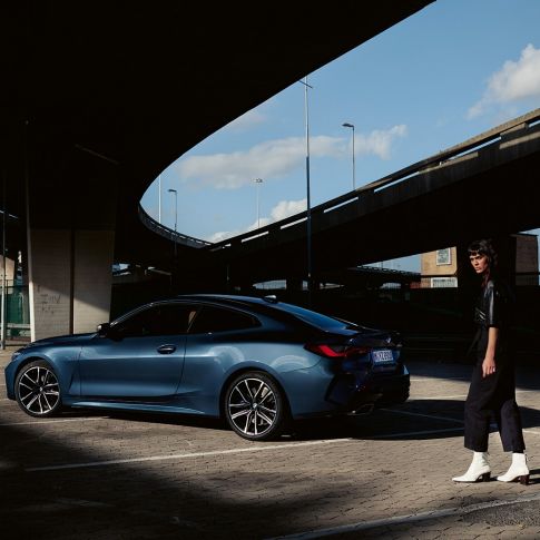 BMW 4 Series Coupé G22 2020,側面視角,流線型車頂 BMW 4 Series Coupé G22,Arctic Race 藍色金屬,2020,側面視角,流線型車頂
