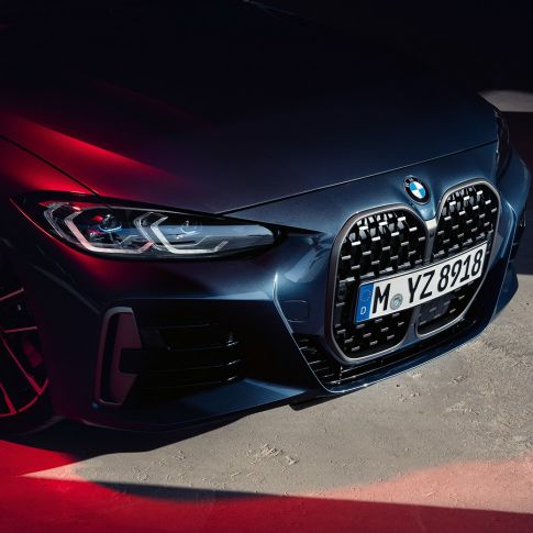 BMW 4 Series Coupé G22 2020,四分之三正面視角,BMW 雙腎格柵 BMW 4 Series Coupé G22 2020,Arctic Race 藍色金屬,四分之三正面視角,BMW 雙腎格柵