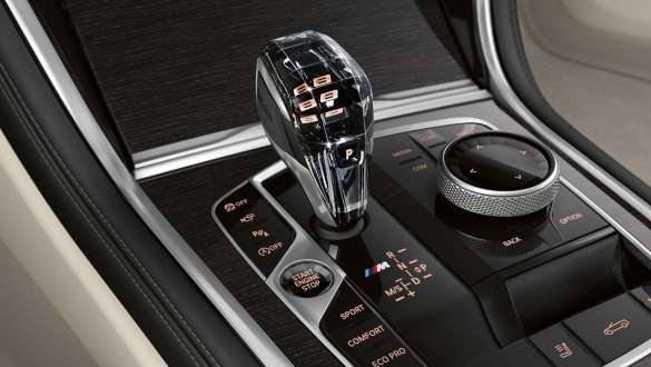 全新BMW 8系敞篷跑車 - CraftedClarity全手工打磨玻璃元素 全新BMW 8系敞篷跑車 - CraftedClarity全手工打磨玻璃元素