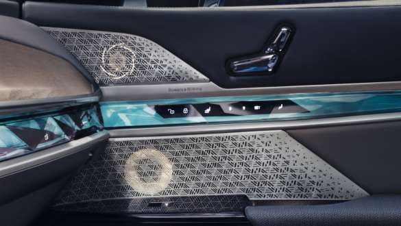 BMW THE i7 房車 G70配備的Bowers & Wilkins音響 BMW THE i7 房車 G70 車門中的Bowers & Wilkins喇叭
