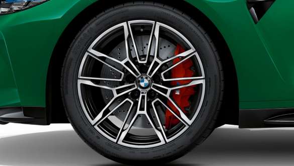 19/20 吋 M 鍛造輕合金輪圈 825 M 雙色黑色 BMW M3 Sedan G80 2020 BMW M3 Sedan G80 2020 19/20 吋 M 鍛造輕合金輪圈 825 M 雙色黑色輪圈特寫