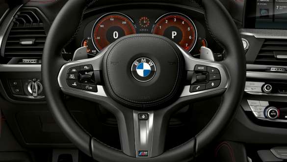BMW X4 M40i 和 BMW X4 M40d, 多功能 M 真皮軚環。 BMW X4 M40i 和 BMW X4 M40d,內飾,駕駛艙,帶多功能 M 真皮軚環。
