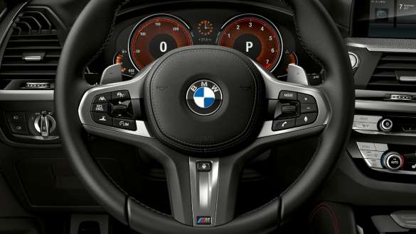 BMW X4 M40i 和 BMW X4 M40d,可變式運動轉向系統。 BMW X4 M40i 和 BMW X4 M40d,內飾,駕駛艙,多功能M 真皮軑環,可變式運動轉向系統。