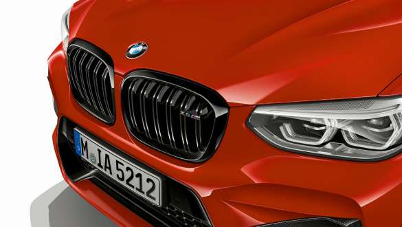 BMW X4 M Competition,正面M 雙腎型格柵。 BMW X4 M Competition,Toronto Red 金屬,外觀設計,正面,帶黑色高光澤 M 雙腎格柵。
