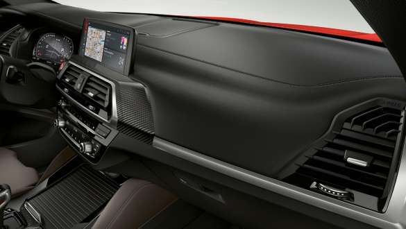 BMW X4 M Competition,「碳纖維」內飾飾件 BMW X4 M Competition,內飾,儀表板,帶「碳纖維」內飾飾件。