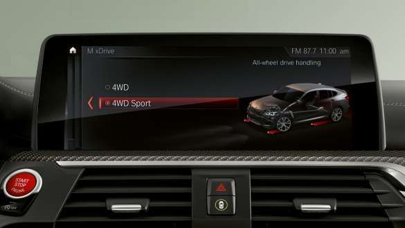 M xDrive BMW X4 M 和 BMW X4 M Competition,內飾,控制螢幕,M xDrive。