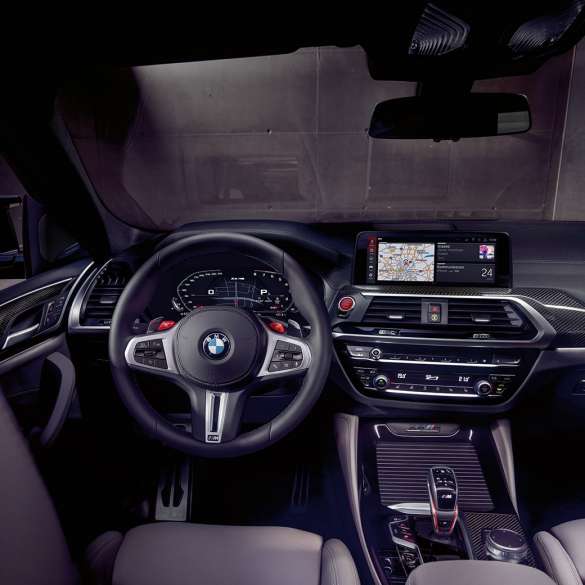 BMW X4 M Competition,專屬駕駛艙。 BMW X4 M Competition,內飾,專屬駕駛艙,搭配 M Sport 座椅和 M 皮革方向盤。