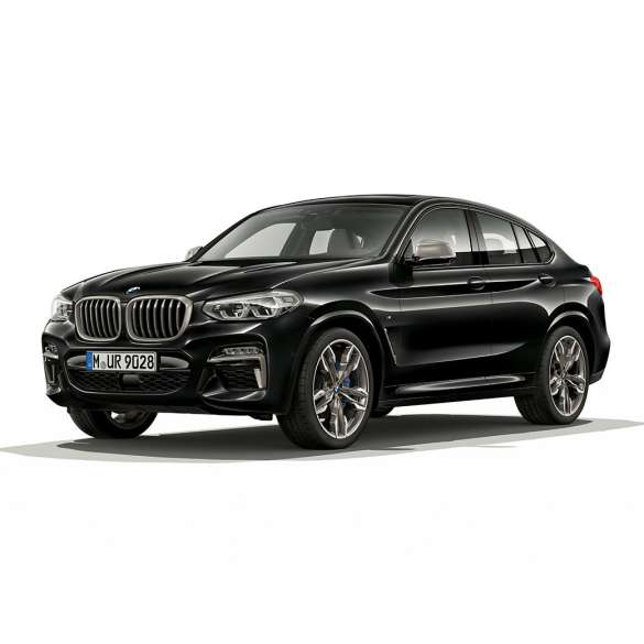 BMW X4 M40i 和 BMW X4 M40d,四分之三正面視圖。 BMW X4 M40i 和 BMW X4 M40d,Black Sapphire金屬,外觀設計,四分之三正面視圖。
