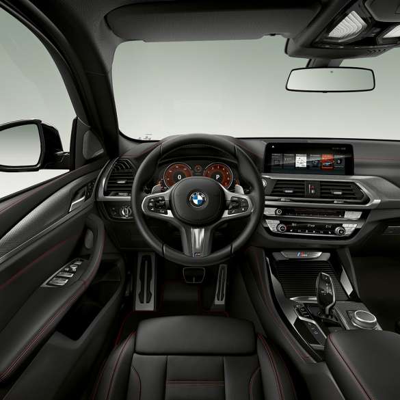 BMW X4 M40i 和 BMW X4 M40d,駕駛艙。 BMW X4 M40i 和 BMW X4 M40d,內飾,駕駛艙,帶 M 皮革方向盤以及 M Sport 座椅。