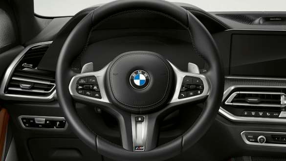 BMW X5 M50i 和 M50d 搭配整合式四輪轉向系統 BMW X5 M50i 和 M50d 搭配整合式四輪轉向系統 G05 駕駛艙
