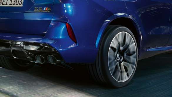 BMW X5 M Competition 搭配 M xDrive 四驅系統 BMW X5 M Competition 搭配 M xDrive 四驅系統 Marina Bay Blue 金屬外觀漆面 F95 2020 尾部特寫