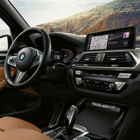 BMW X3 M40i,方向盤和儀錶板 BMW X3 M40i,方向盤和儀錶板