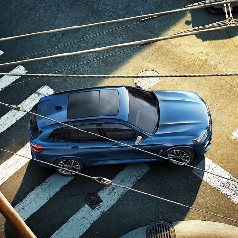 BMW X3 M40i 車頂和引擎蓋鳥瞰圖 BMW X3 M40i 車頂和引擎蓋鳥瞰圖