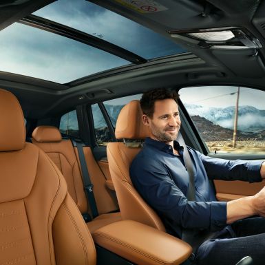 BMW X3 M40i,駕駛者於軚環後 BMW X3 M40i,駕駛者於軚環後
