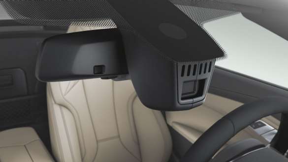 BMW Z4 Roadster 駕駛輔助系統 透過擋風玻璃欣賞 BMW Z4 Roadster 的內飾