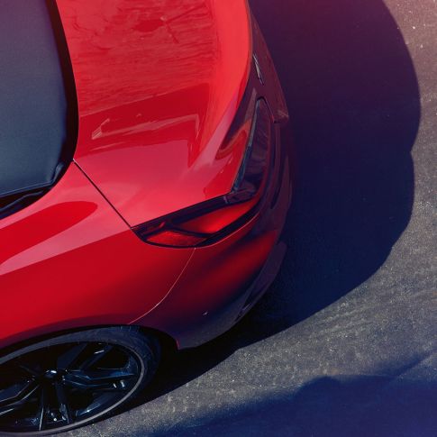 BMW Z4 Roadster 尾部和後車輪 BMW Z4 Roadster 的尾部和後輪圈的俯視圖