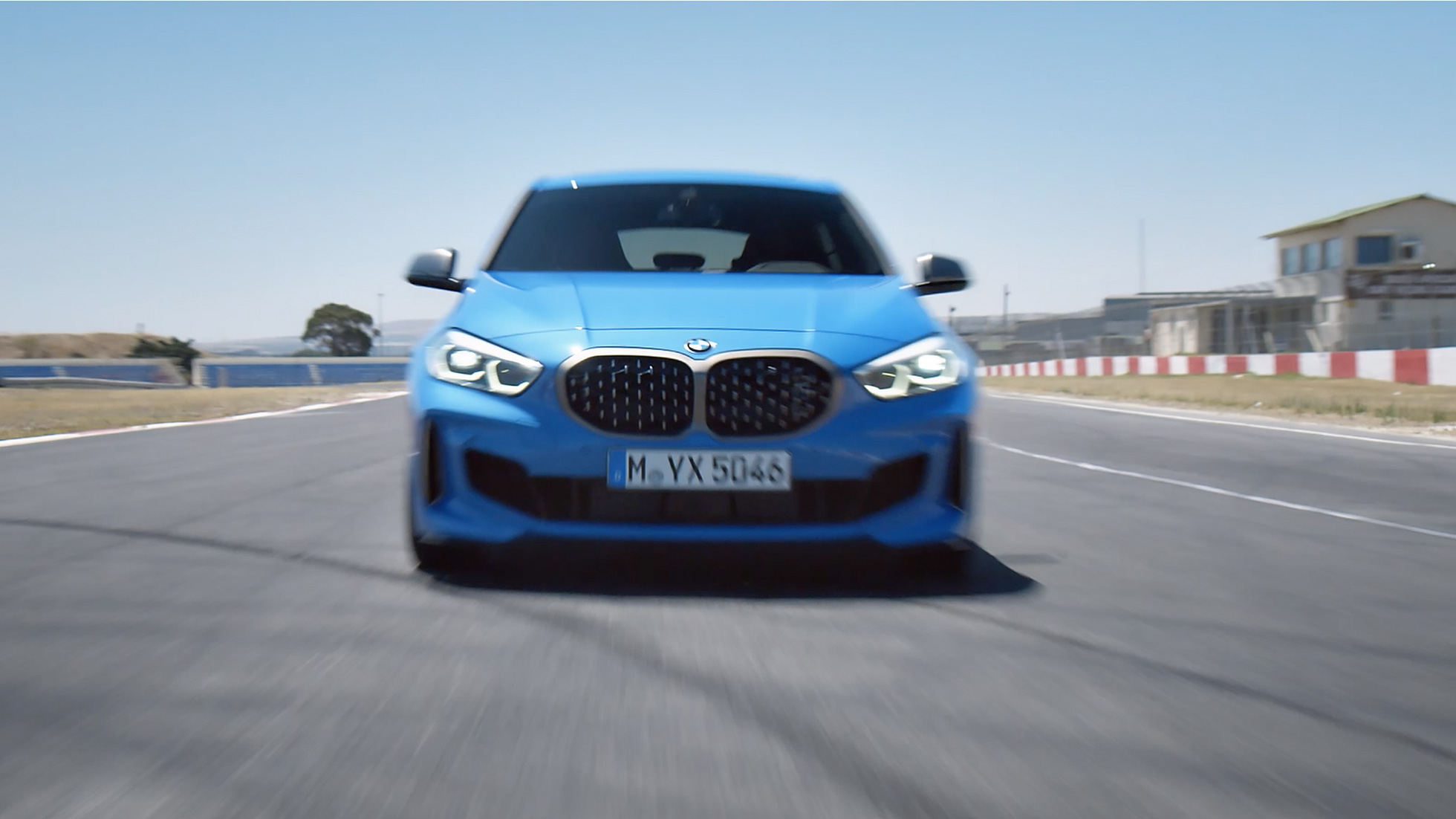 BMW 1 Series 行駛影片。 BMW 1 Series 動態行駛場景影片。