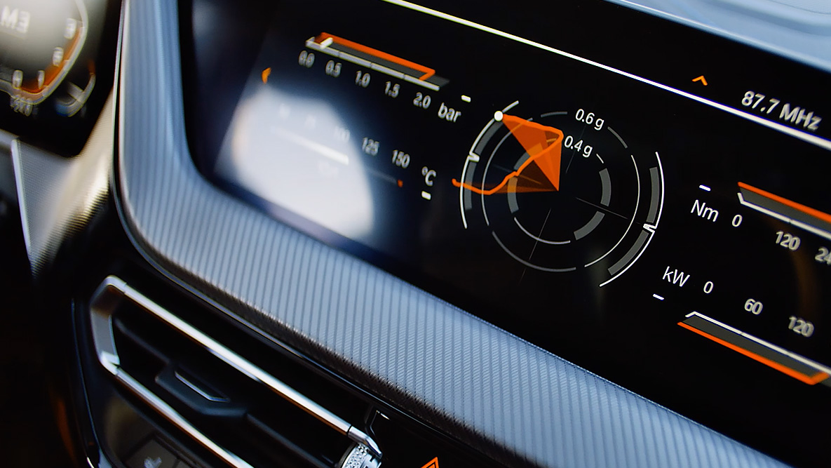 8 速自動變速 Sport 變速箱。 BMW 1 Series,搭配 8 速自動變速 Sport 變速箱。