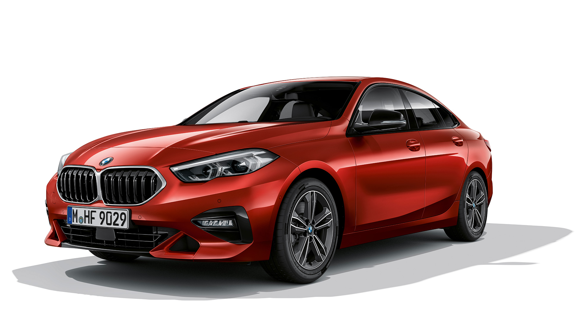 BMW 雙腎格柵 BMW 2 Series Gran Coupé Model Sport Line 搭配鍍鉻格柵框架的 BMW 雙腎格柵 BMW 2 Series Gran Coupé Model Sport Line Melbourne Red F44 四分之三側面視圖