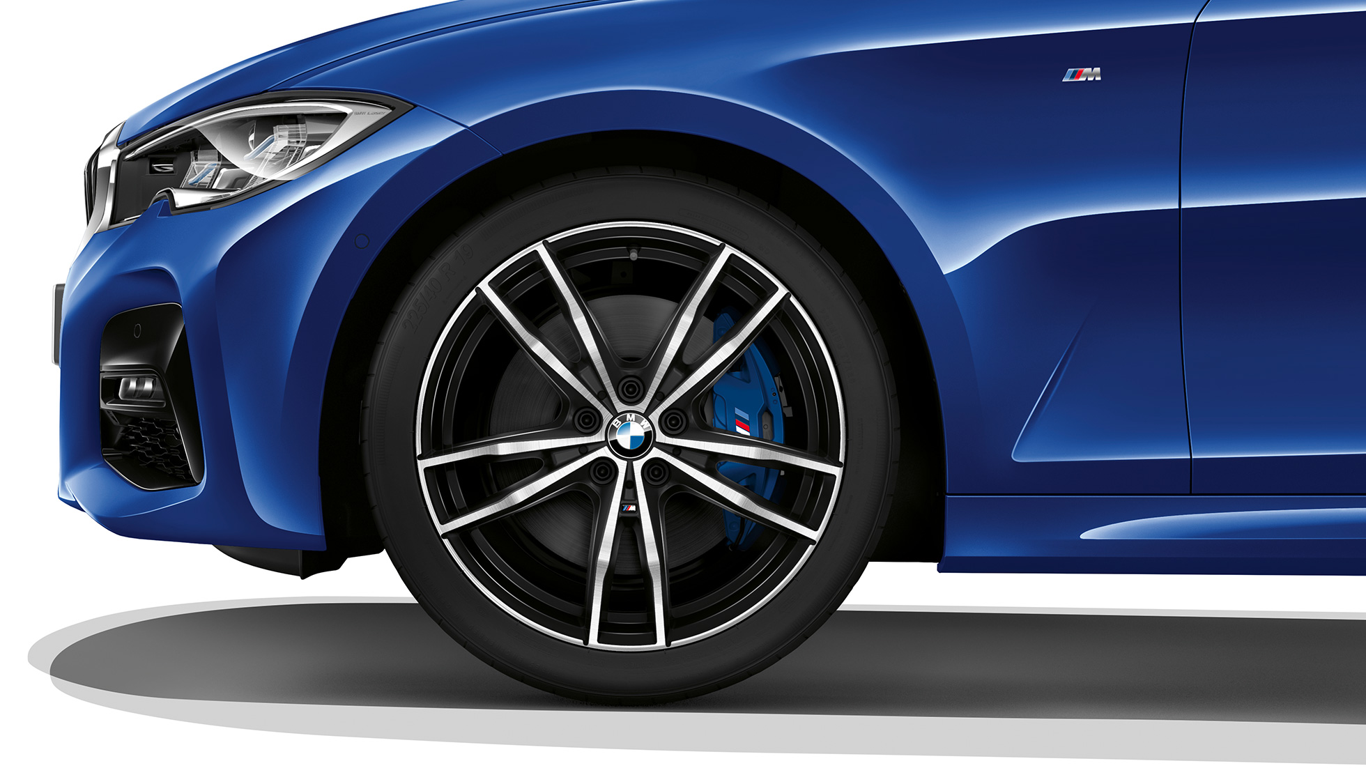 BMW 3 Series Sedan, Model M Sport light alloy wheel Close-up of the light alloy wheel of the BMW 3 Series Sedan with Model M Sport equipment.