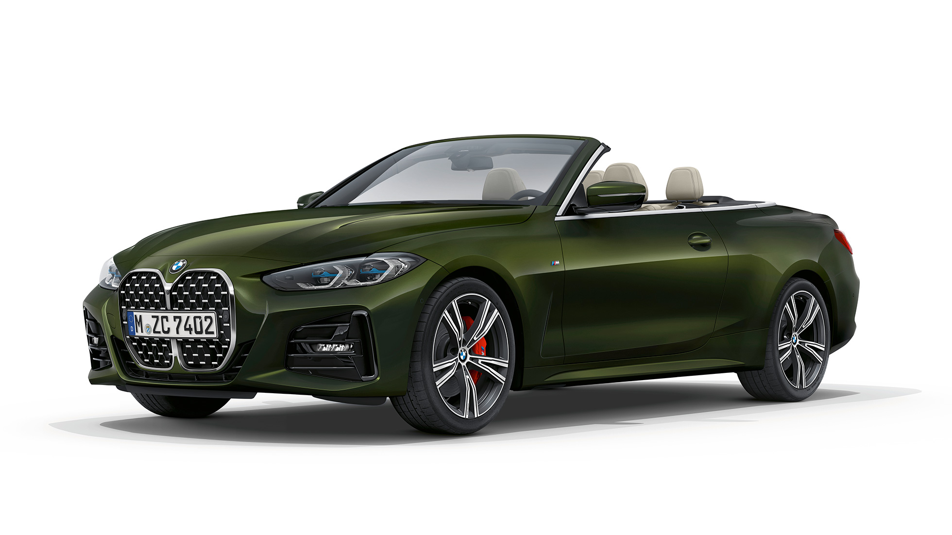 正面四分之三之角度視圖 BMW 4 Series Convertible Model M Sport G23 2020 BMW 4 Series Convertible G23 2020 Model M Sport Sanremo Green 金屬外觀漆面正面四分之三之角度視圖