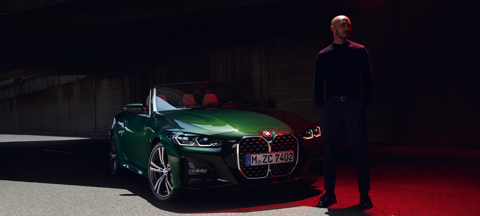 正面角度視圖 BMW 4 Series Convertible G23 2020 BMW 4 Series Convertible G23 2020 Sanremo Green 金屬外觀漆面正面角度視圖與車型