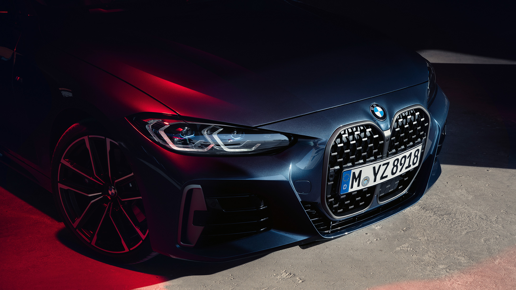BMW 4 Series Coupé G22 2020,四分之三正面視角,BMW 雙腎格柵 BMW 4 Series Coupé G22 2020,Arctic Race 藍色金屬,四分之三正面視角,BMW 雙腎格柵