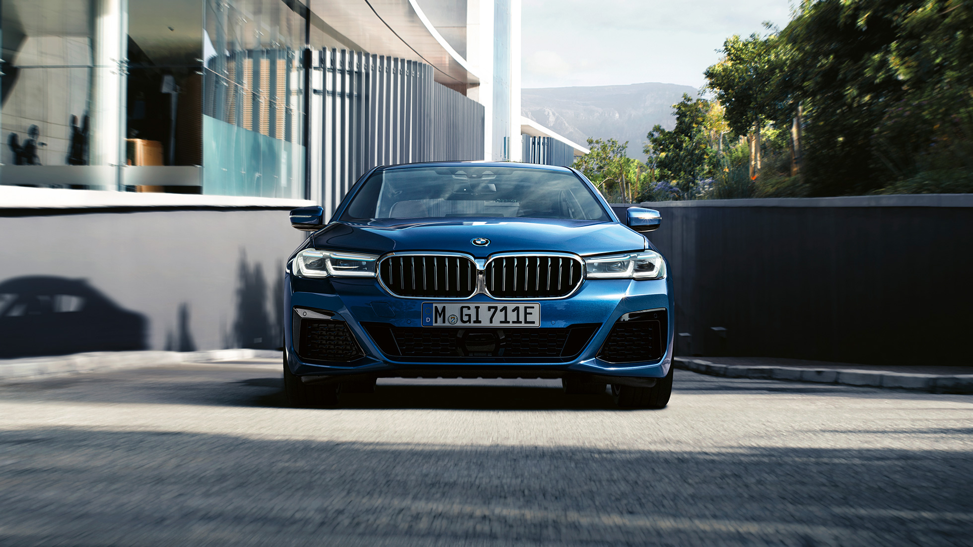 雙腎型主動式進氣格柵與前裙板 BMW 5 Series Sedan G30 雙腎型主動式進氣格柵與前裙板 BMW 5 Series Sedan G30 Facelift 2020,Phytonic Blue 藍色,正面特寫