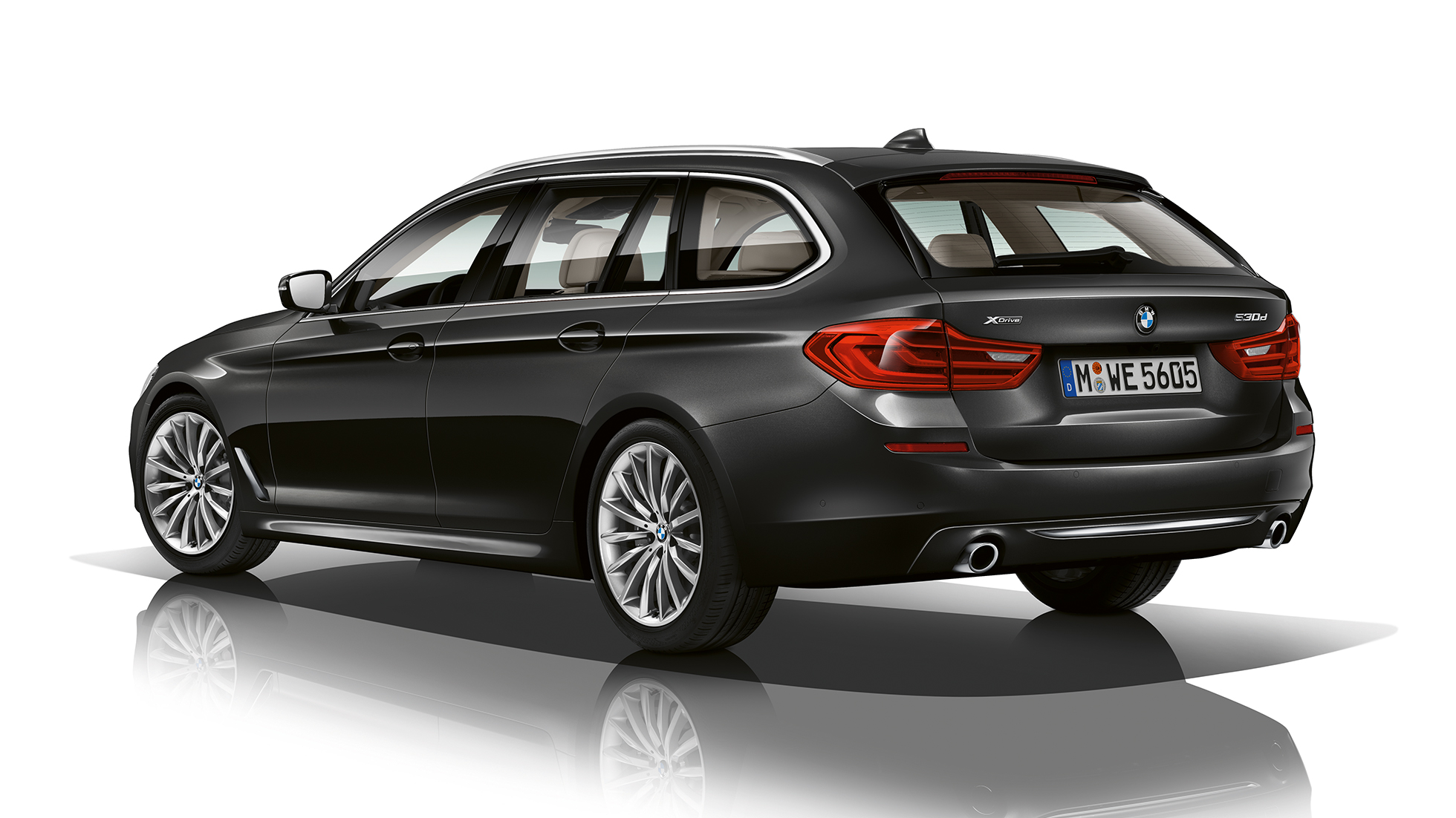 Luxury Line three-quarter rear view BMW 5 Series Touring Luxury Line BMW 5 Series Touring 540i xDrive Touring G31 Sophisto Grey Brilliant Effect metallic three-quarter rear view