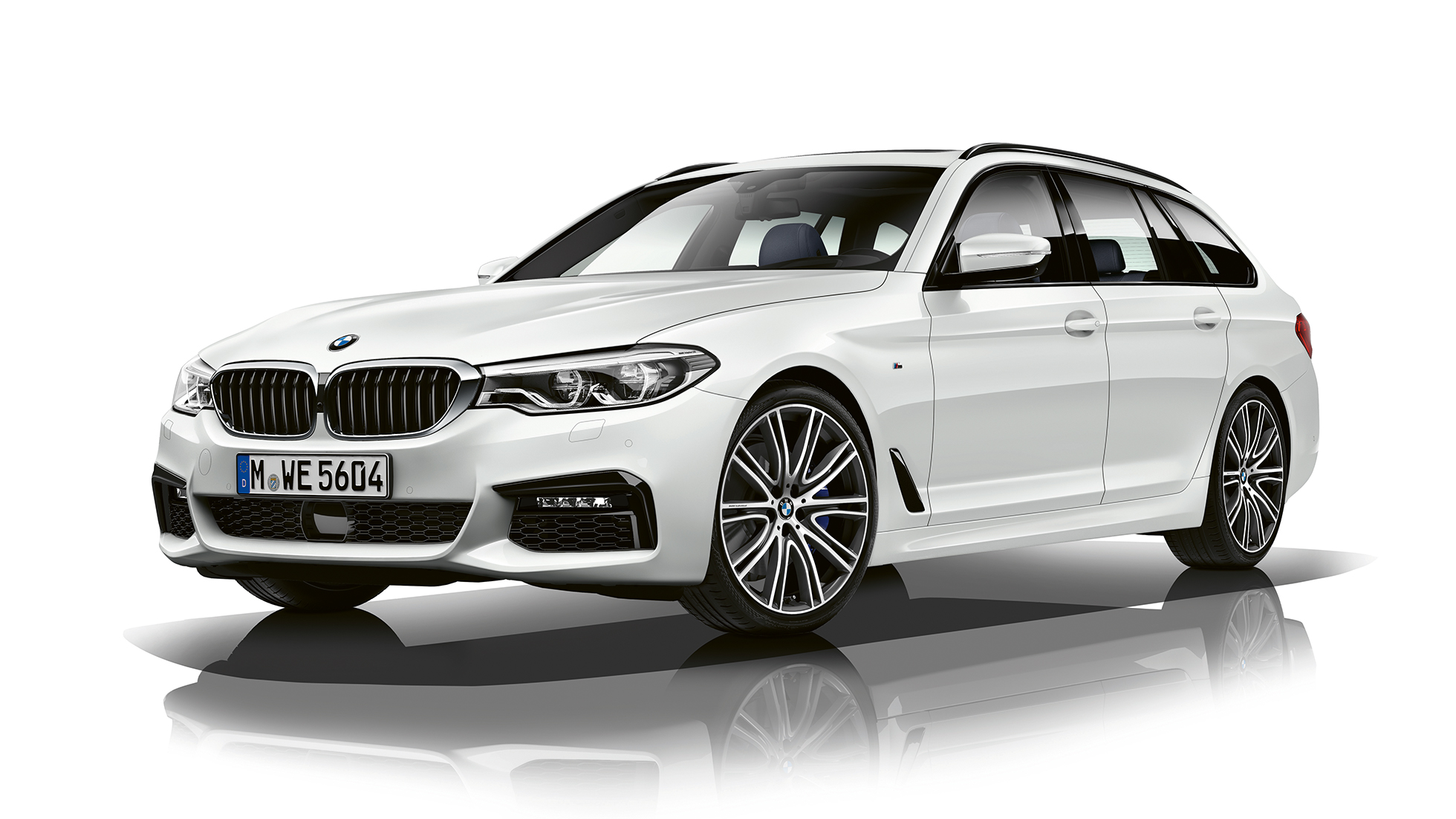 M Sport package three-quarter front view BMW 5 Series Touring M Sport package BMW 5 Series Touring 530d xDrive Touring G31 Alpine White three-quarter front view