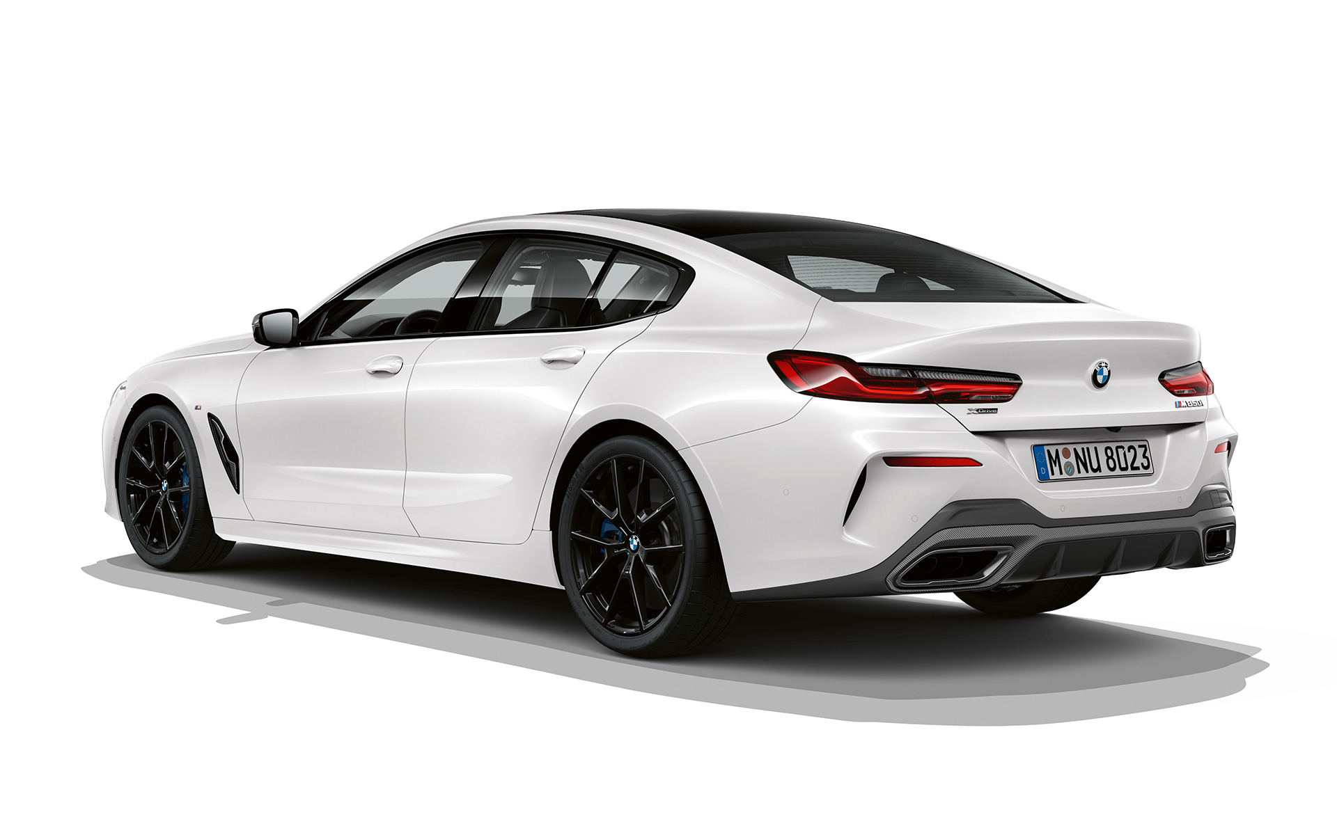 Pure Contrast 四分之三尾部拍攝影像 BMW 8 Series Gran Coupé,Pure Contrast 四分之三尾部拍攝影像