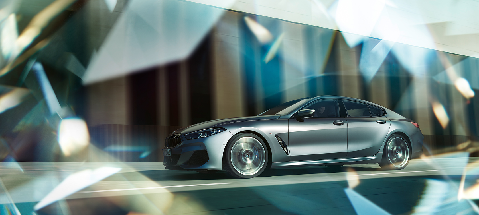 BMW 8 Series Gran Coupé 一覽全貌 BMW 8 Series Gran Coupé,駕駛期間側面影像,一覽全貌