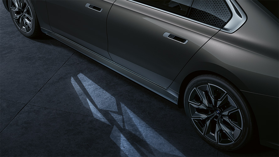 BMW THE i7 房車 G70 外觀 – 迎賓光影地毯