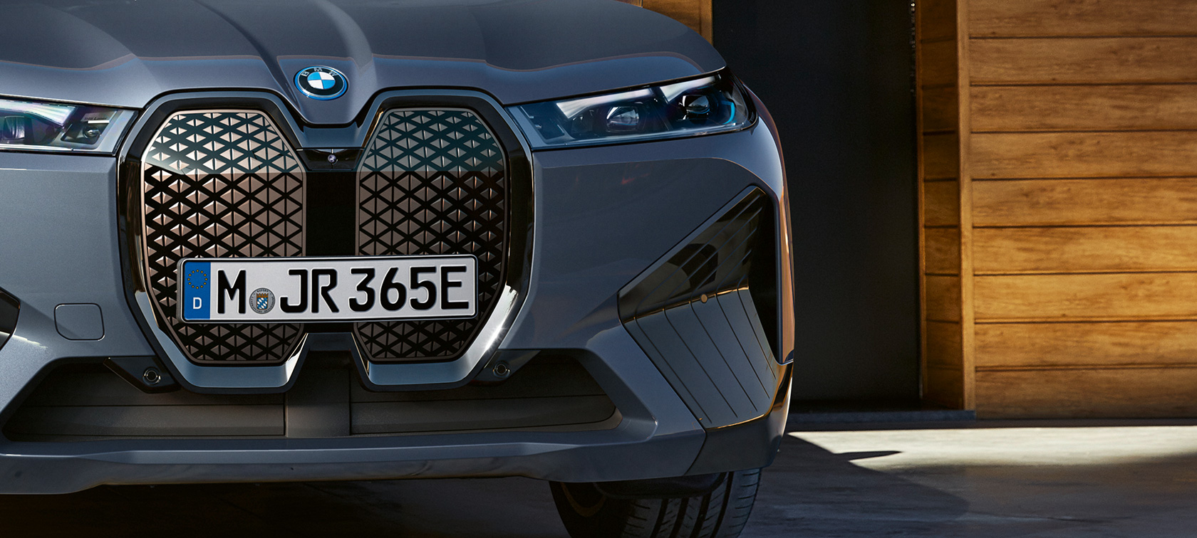BMW iX M60 i20 2022 electric SUV BMW Individual Storm Bay metallic close-up front with vertical BMW kidney grille BMW iX M60 i20 2022 electric SUV BMW Individual Storm Bay metallic close-up front with vertical BMW kidney grille