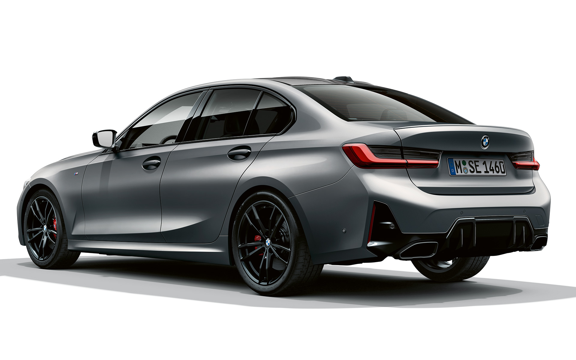 BMW M340i xDrive Sedan G20 BMW Individual Frozen Pure Grey 金屬外觀漆四分之三後視圖 M 擾流尾翼