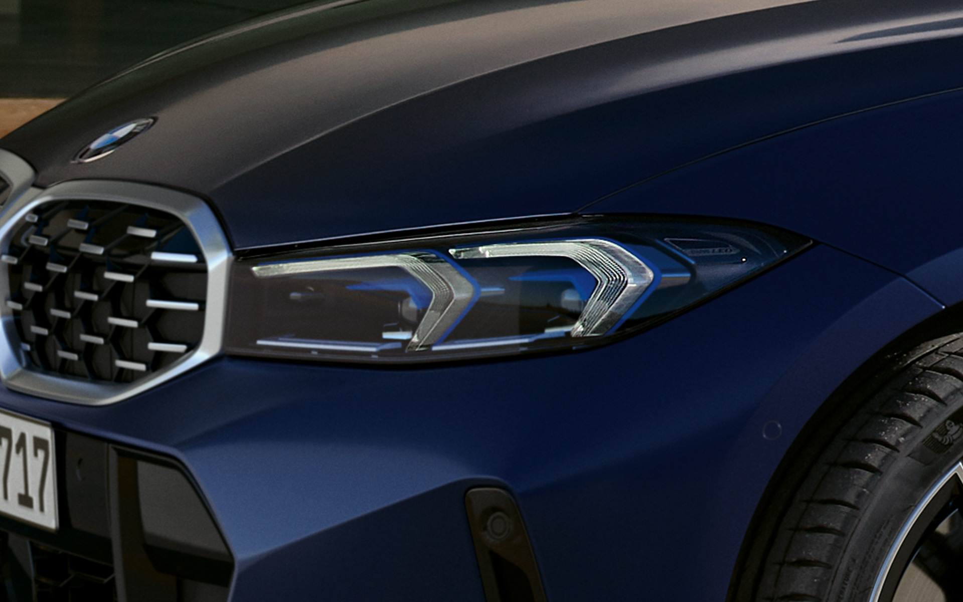 冷藍黝簾石色 BMW M340i xDrive Touring G21 前方 LED 車燈特寫