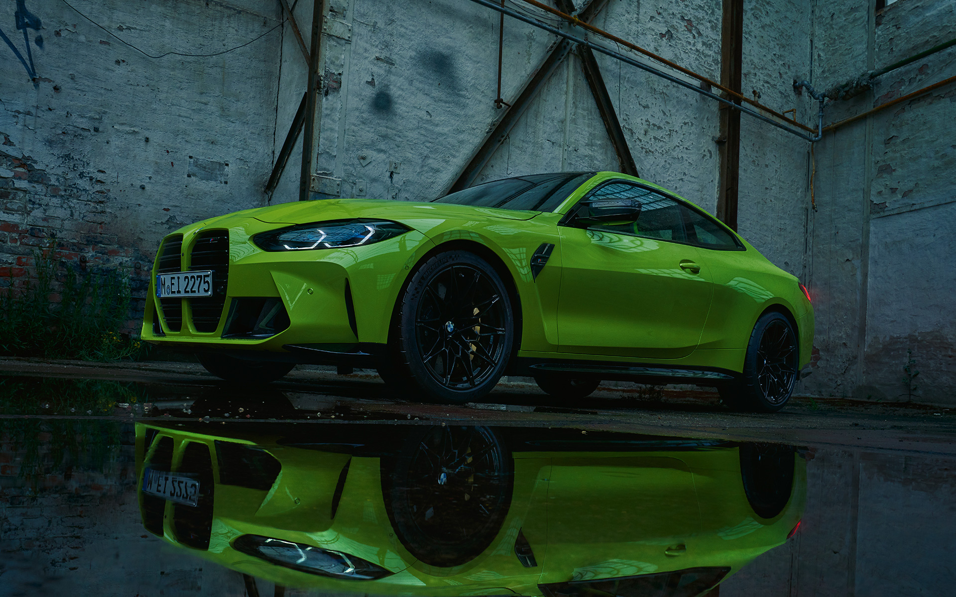 BMW M4 Competition Coupé G82 2020 Sao Paulo Yellow 正面四分之三之角度視圖