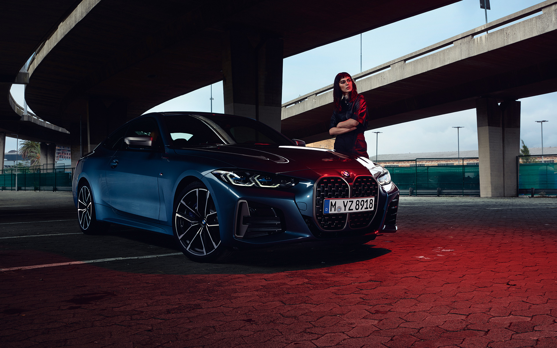 BMW M440i xDrive Coupé G22 2020 G82 2020 Arctic Race Blue 金屬外觀漆面車型正面四分之三之角度視圖