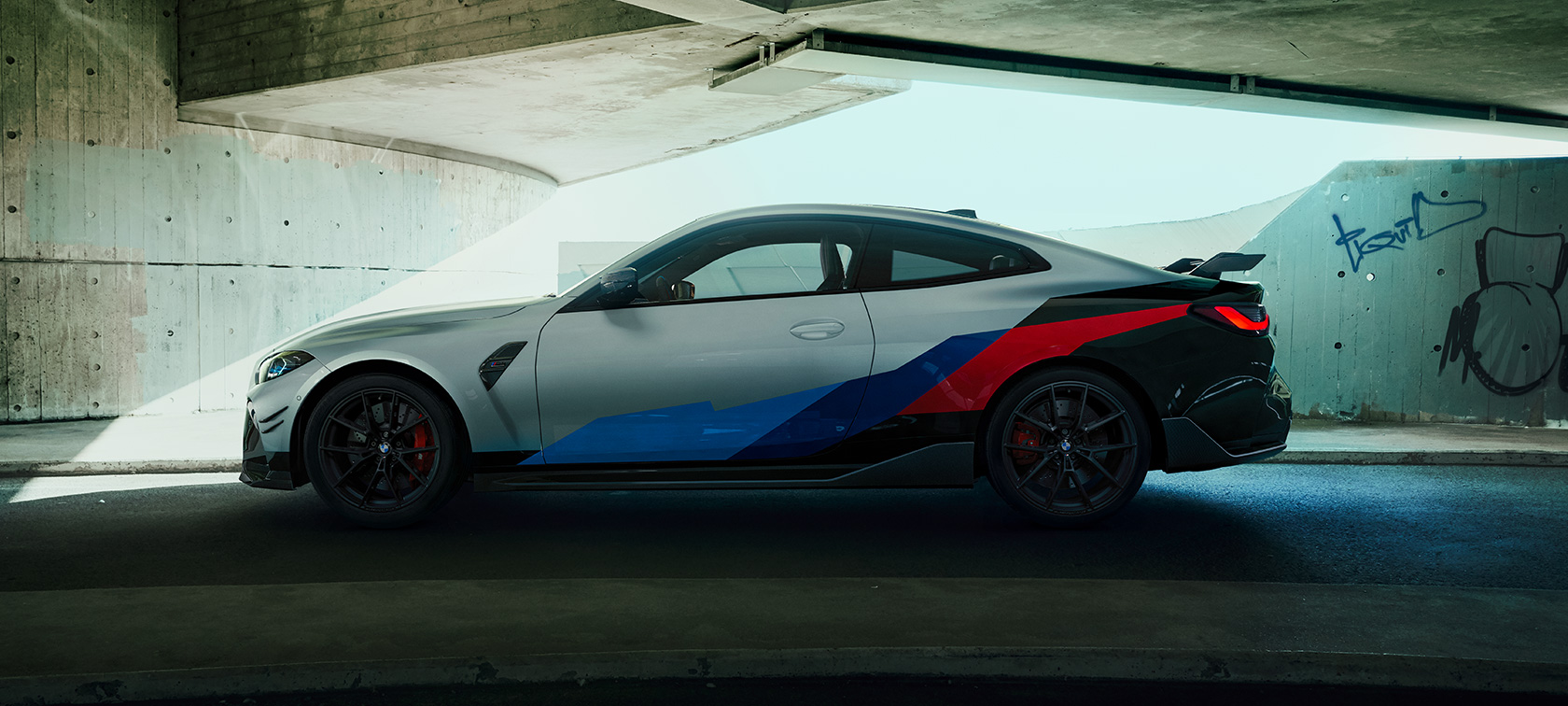 BMW M4 搭配 BMW M Performance Parts BMW M4 Coupé G82 2020 BMW M4 Coupé G82 2020 側面角度視圖搭配 BMW M Performance Parts