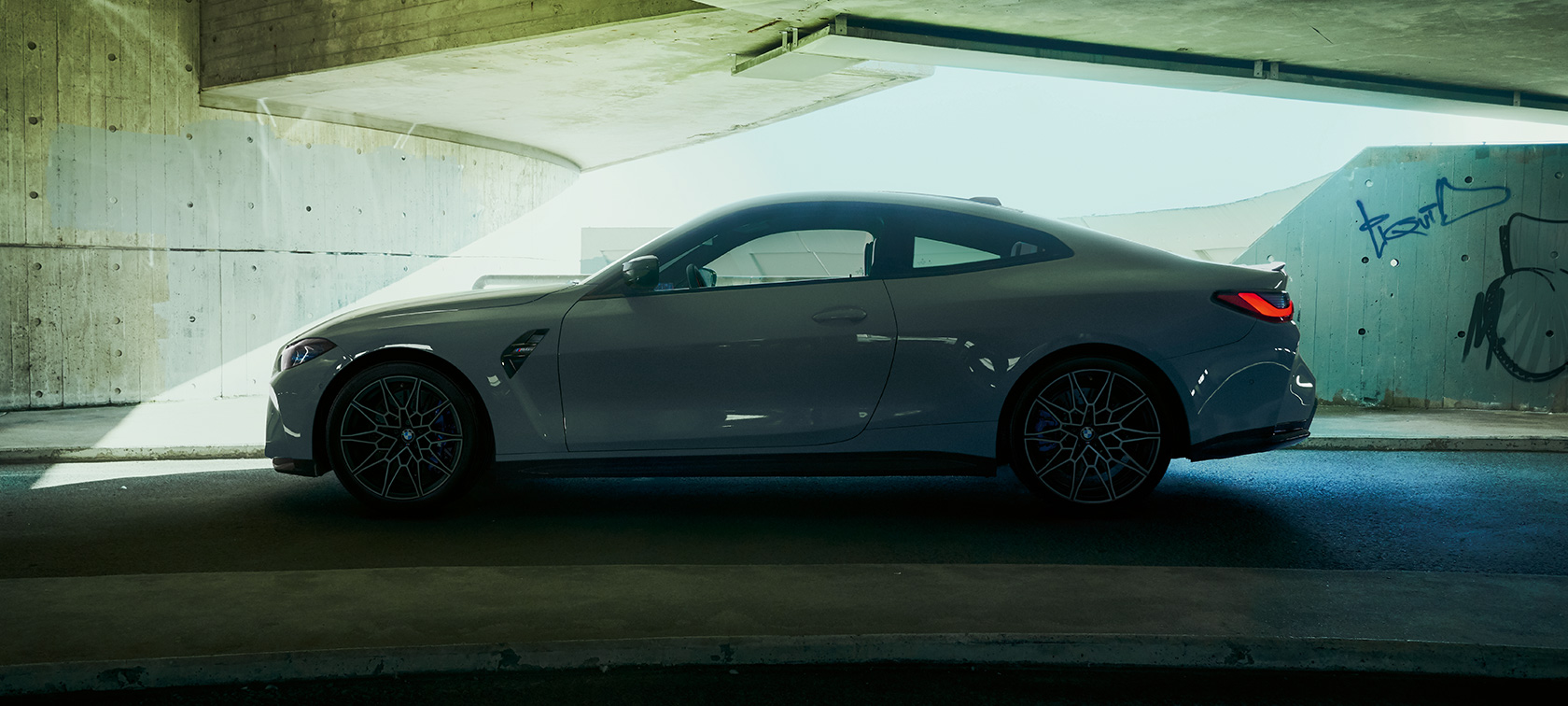 BMW M4 Coupé G82 2020 正面四分之三之角度視圖 BMW M4 Coupé G82 2020 Brooklyn Grey 金屬外觀漆面正面四分之三之角度視圖