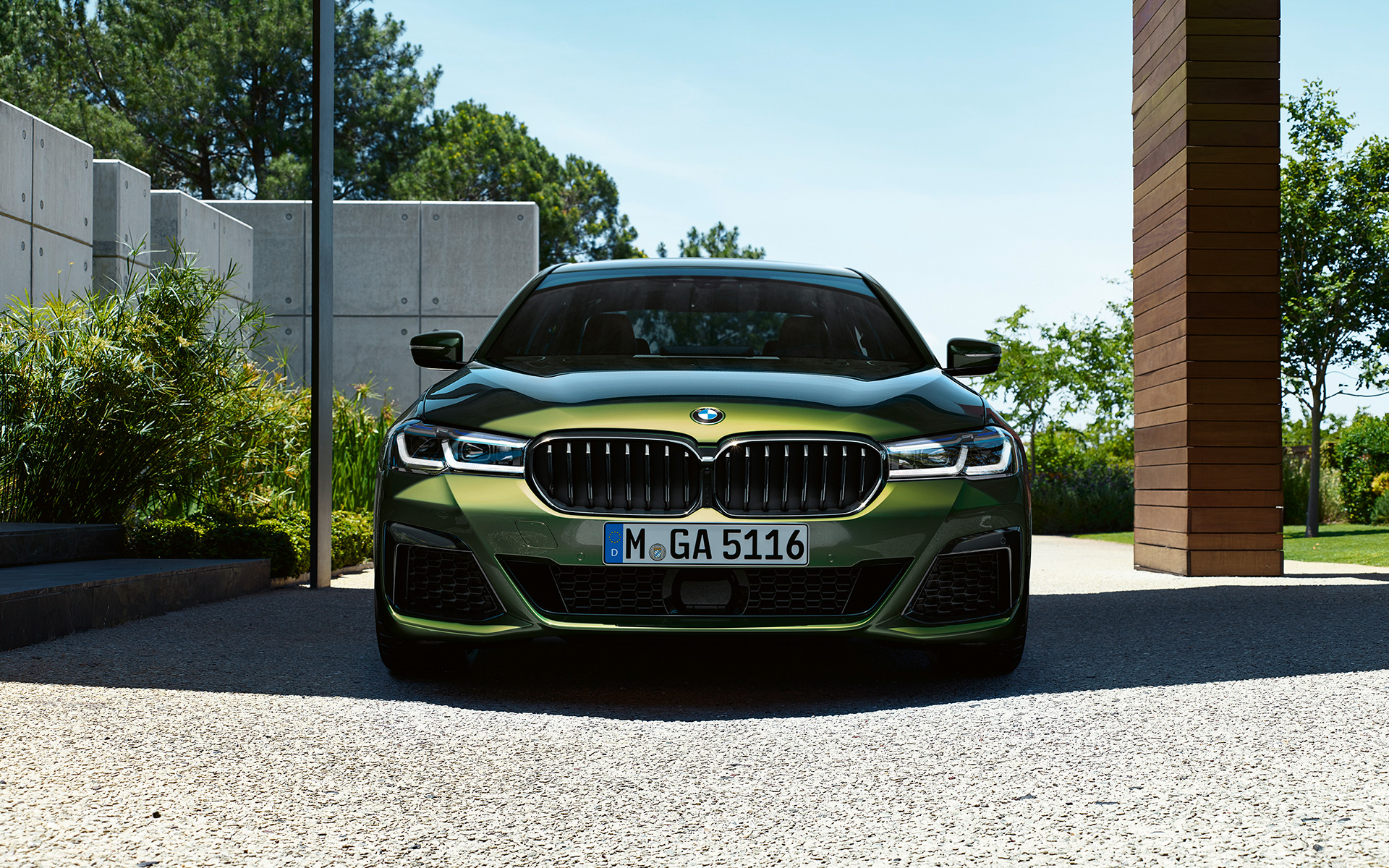 BMW M550i xDrive Sedan G30 LCI Facelift 2020 BMW Individual Verde Ermes 金屬外觀漆面正面角度視圖
