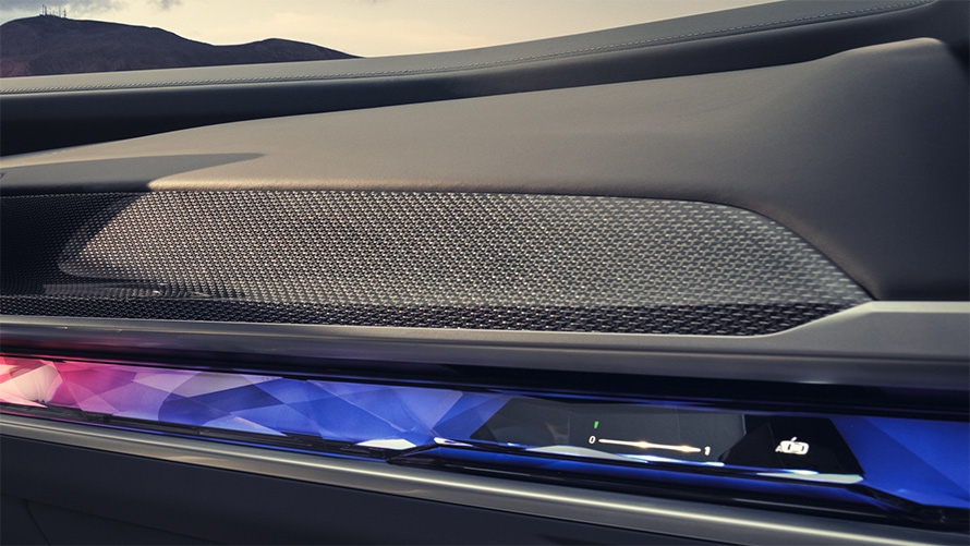 BMW M760e xDrive Sedan G70 碳纖維 M 內飾特寫