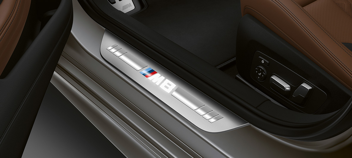 Entry sills BMW M8 Gran Coupé Entry sills with M8 designation BMW M8 Gran Coupé F93 2020 interior