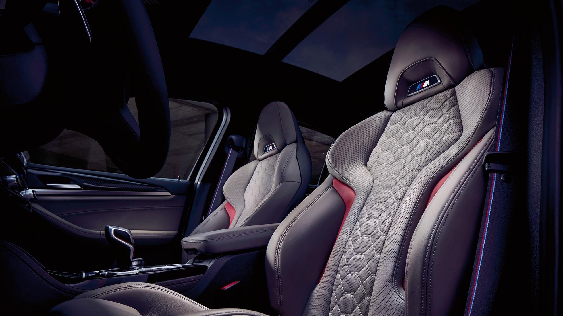 BMW X4 M Competition,M Sport 座椅。 BMW X4 M Competition,內飾,「美利奴」皮革 Adelaide Grey M Sport 座椅。